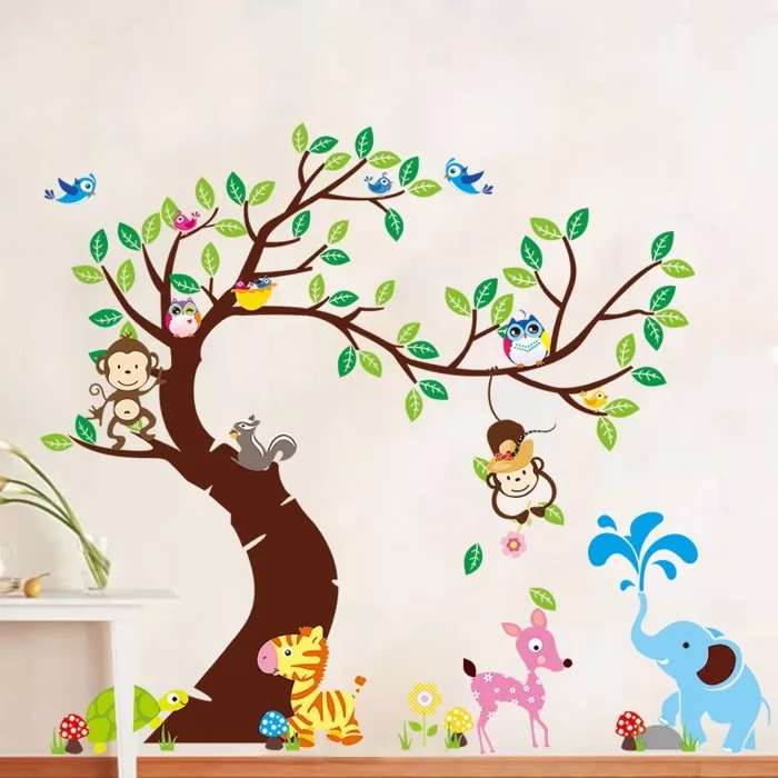 Stort Træ Med Små  Søde Dyr Wallsticker