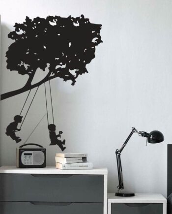 Børn Gynger Under Træ Wallsticker