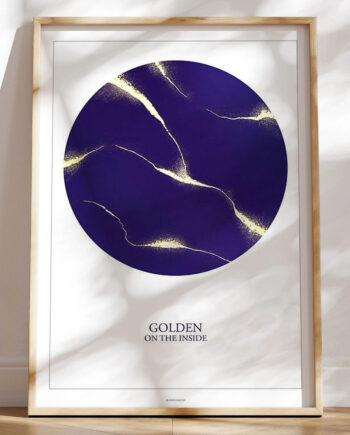 Golden On The Inside Kunstplakat Med Grafisk Guldeffekt
