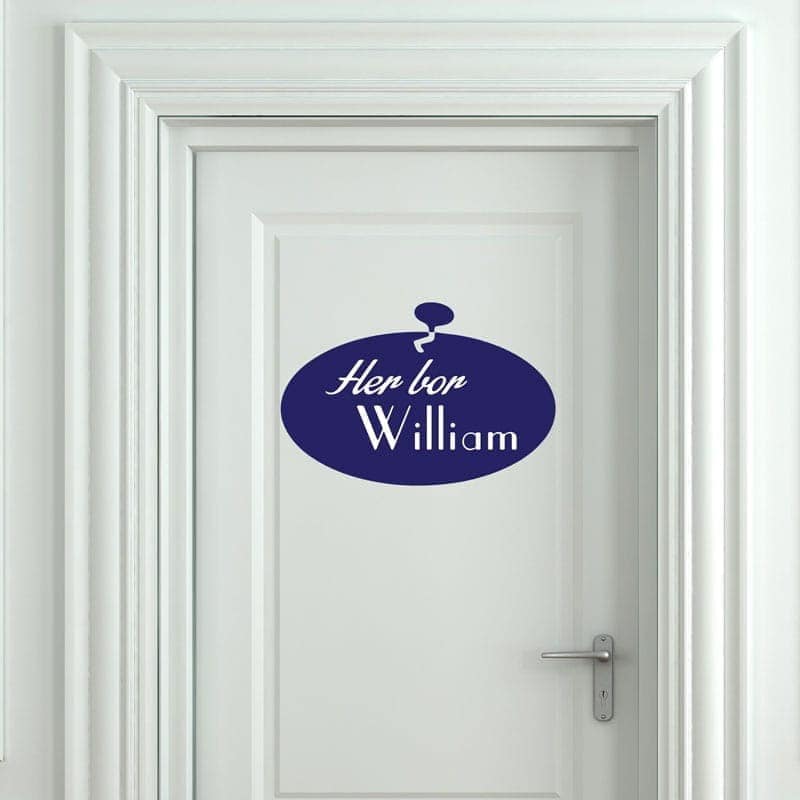 Her Bor  Quot Navn Quot  Wallsticker