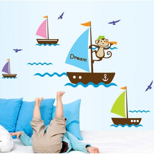Skibe Med En Abe Ombord   Flotte Farver Wallsticker