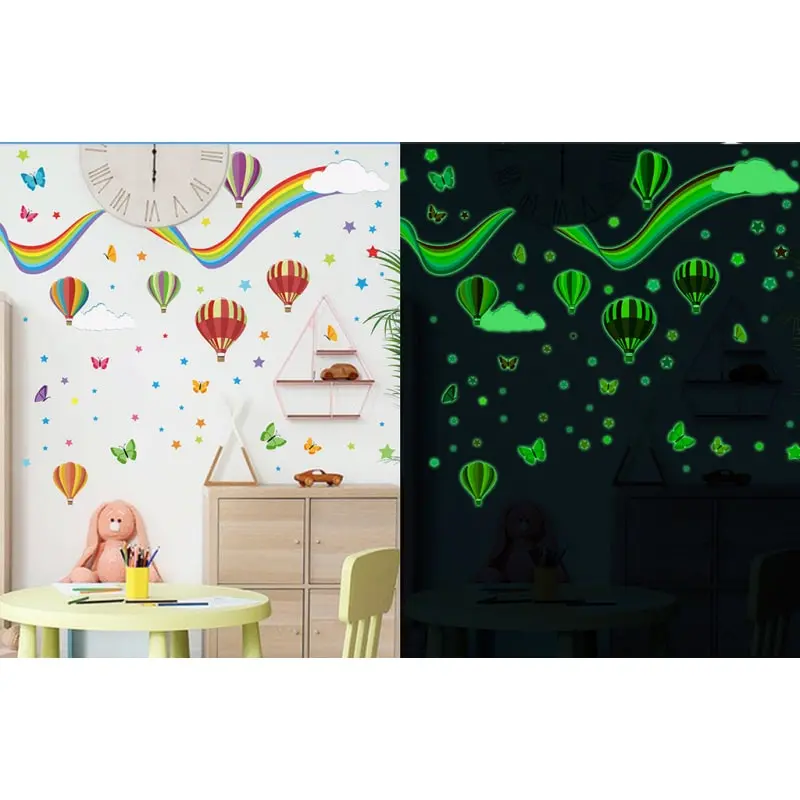 Flot Selvlysende Wallsticker Med En Regnbue  Luftballoner  Sommerfugle Og Stjerner